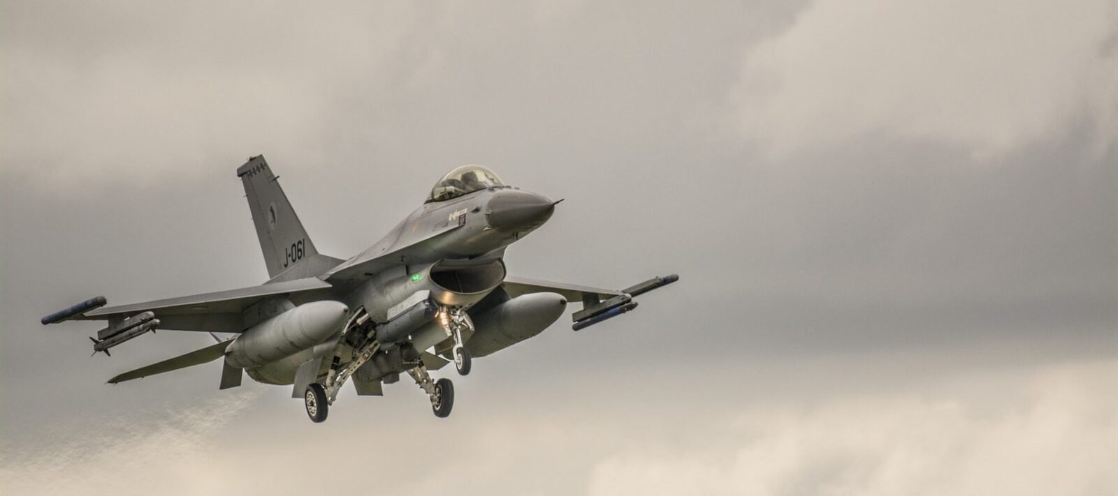 Grecia își modernizează forțele armate: Achiziții majore de armament aprobate Guvernul elen, prin intermediul Consiliului guvernamental de securitate naţională (KYSEA), a aprobat o serie de programe importante de înarmare