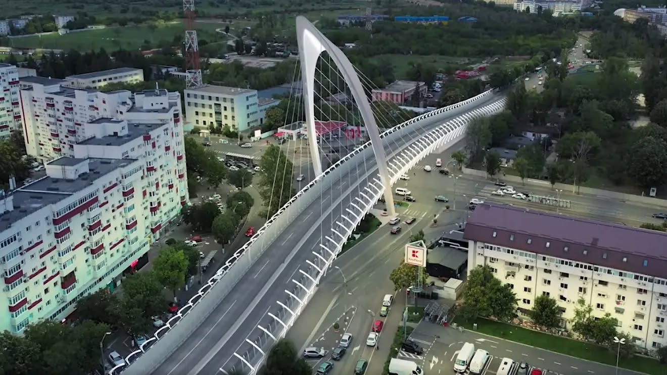 Pasajele din sectorul 4 blochează linia de tramvai promisă Două pasaje supraterane din Sectorul 4, aflate în diverse stadii de construcție, obstrucționează dezvoltarea unei linii de tramvai pe inelul median al Capitalei