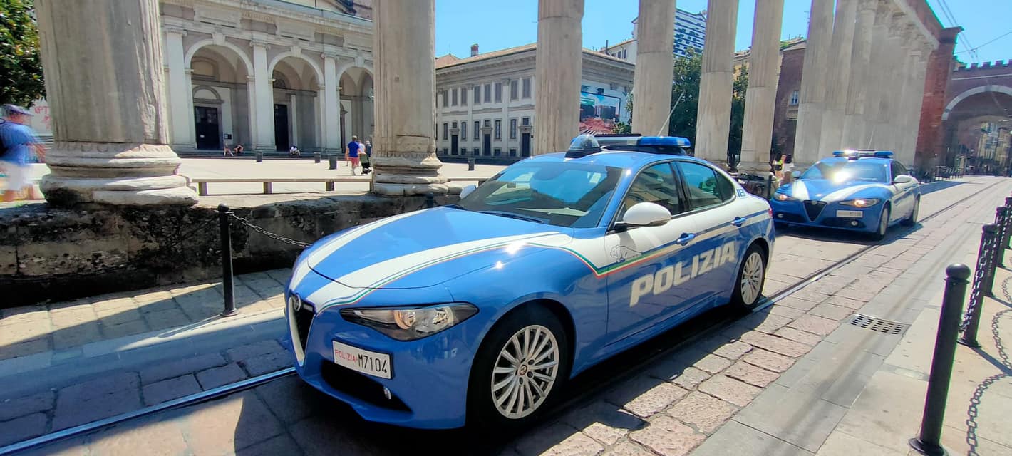 Doi anarhiști italieni mor într-o explozie, posibil în timp ce fabricau o bombă Doi anarhiști italieni, cunoscuți de poliție, au decedat în urma unei explozii puternice care a avut loc într-un hangar la periferia Romei