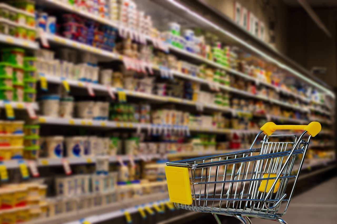 Ce produse din supermarket s-au scumpit cel mai mult în România?