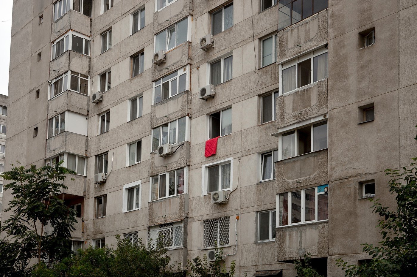 Spațiile comune din blocuri: cum pot fi folosite legal Un acord de asociere semnat de majoritatea proprietarilor este documentul de bază care stabilește regulile de utilizare a spațiilor comune din blocuri