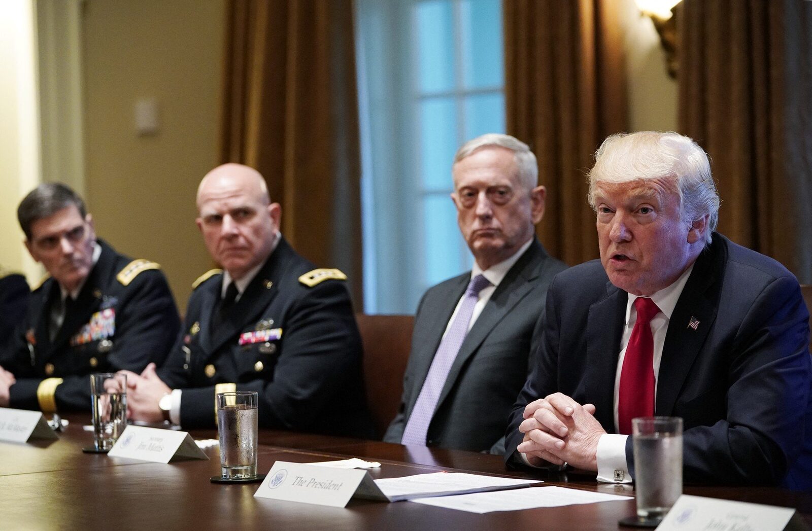 Mattis avertizează asupra crizei din Strâmtoarea Ormuz și critică strategia SUA față de Iran Fostul secretar american al apărării, James Mattis, a prezentat o analiză sumbră a situației din Strâmtoarea Ormuz, criticând actuala administrație de la Casa Albă pentru ceea ce consideră a fi o abordare strategică deficitară în ceea ce privește Iranul