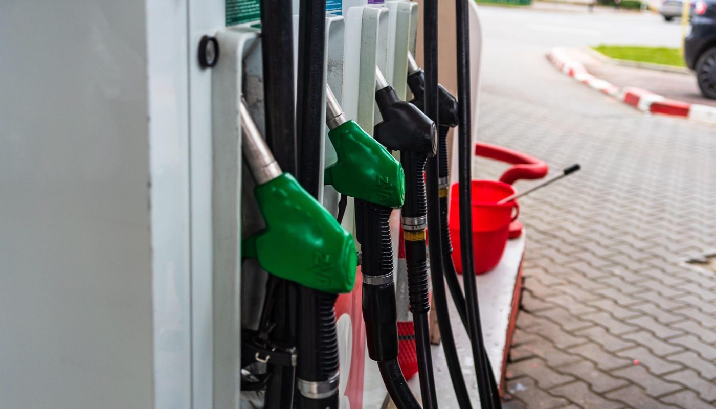 Prețurile la carburanți au crescut brusc, pe fondul tensiunilor geopolitice Prețul benzinei și motorinei a crescut semnificativ în România, după o perioadă de stabilitate, pe fondul majorării cotațiilor internaționale ale țițeiului și al tensiunilor geopolitice din Orientul Mijlociu