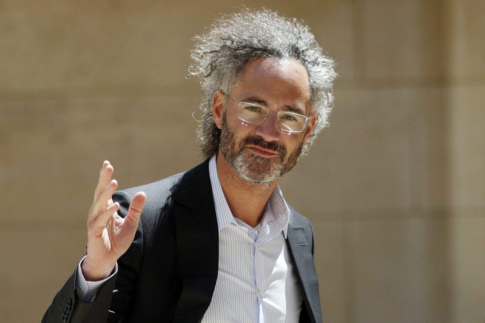 Alex Karp, CEO-ul Palantir: Viitorul muncii aparține celor cu formare profesională sau neurodiversi Pe fondul îngrijorărilor privind impactul inteligenței artificiale (AI) asupra locurilor de muncă, Alex Karp, CEO-ul companiei Palantir, vine cu o perspectivă neobișnuită asupra viitorului carierelor