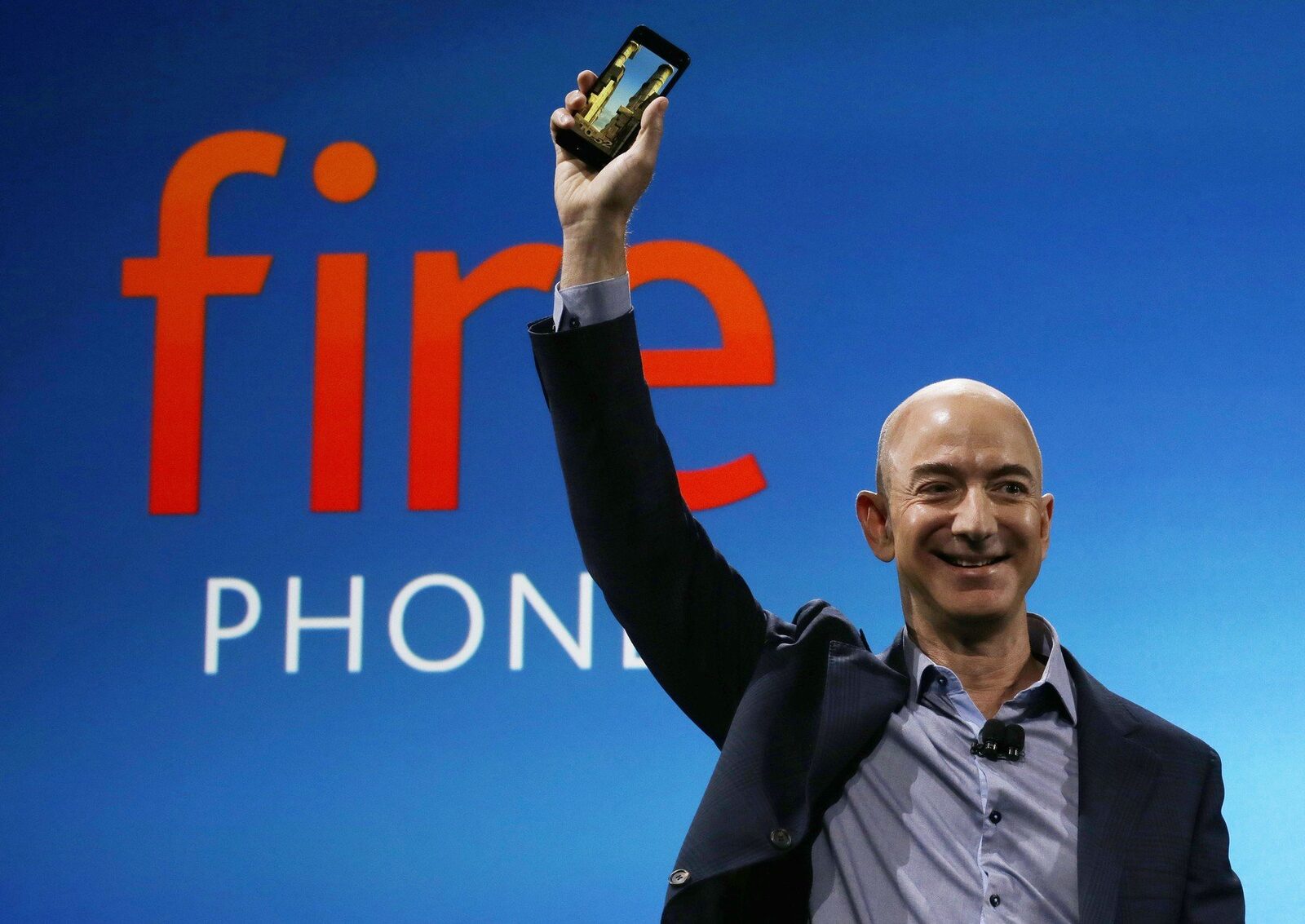 Amazon pregătește un nou smartphone, la zece ani de la eșecul „Fire Phone”, conform unor surse apropiate companiei