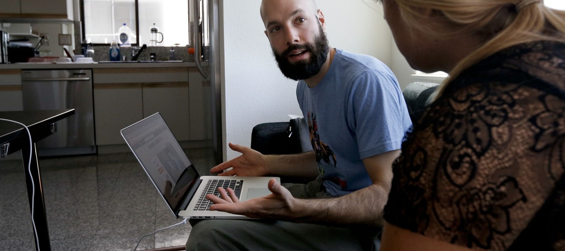 CEO-ul Patreon cere compensații pentru creatori în era inteligenței artificiale Jack Conte, directorul general al platformei Patreon, un serviciu popular pentru creatorii de conținut, ridică semnale de alarmă cu privire la modul în care companiile de inteligență artificială (AI) ar trebui să compenseze creatorii pentru utilizarea conținutului lor în antrenarea modelelor AI