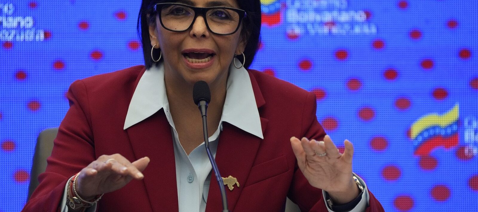 Schimbări majore în conducerea militară a Venezuelei după demiterea ministrului Apărării Președintele interimar al Venezuelei, Delcy Rodriguez, a ordonat joi înlocuirea întregului înalt comandament militar, o decizie luată la o zi după ce ministrul Apărării a fost demis