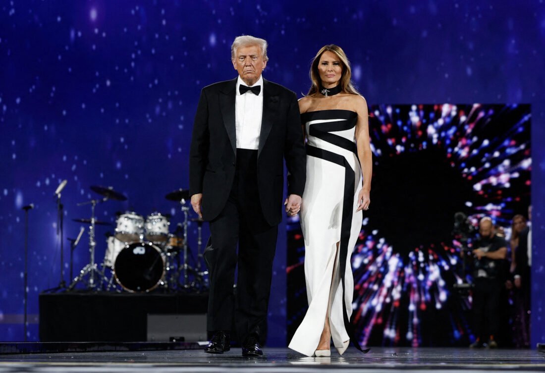 Trump, prezent la reuniunea republicanilor din Florida, a vorbit despre noul documentar al Melaniei Fostul președinte american Donald Trump a participat la reuniunea anuală a grupului parlamentar republicanilor din Camera Reprezentanților, desfășurată la unul dintre cluburile sale de golf din Florida
