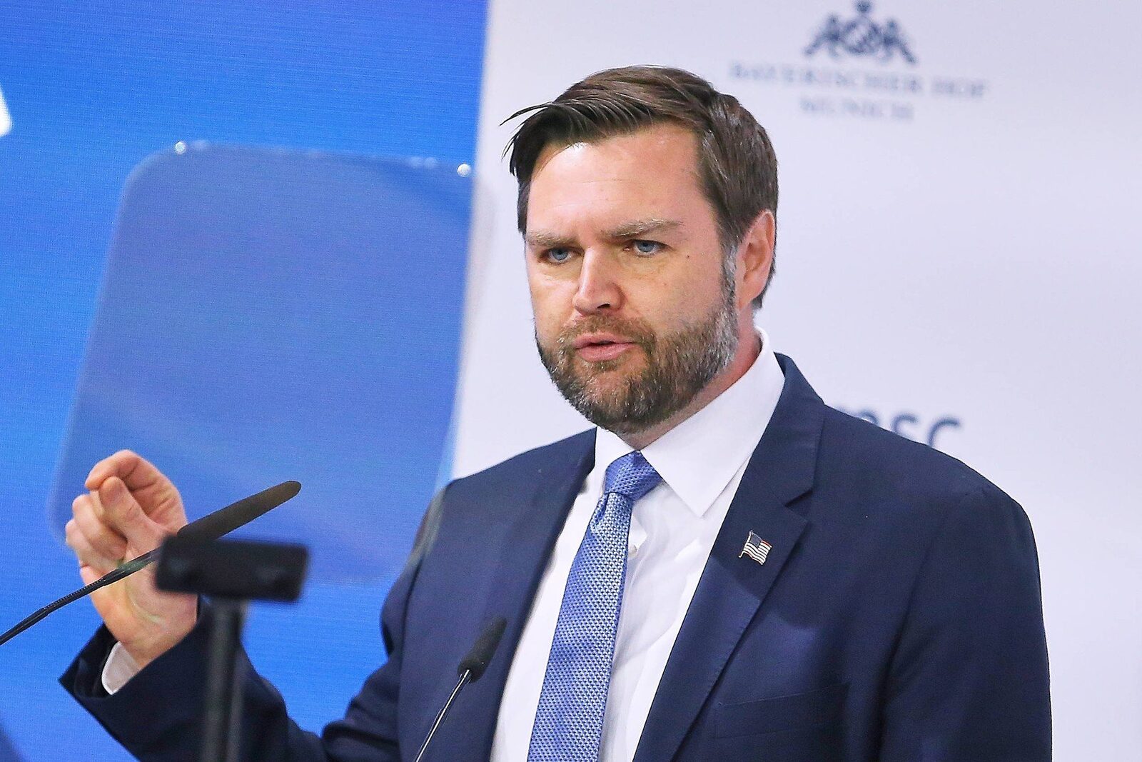 Jd Vance, vicepreședinte SUA, va analiza dosarele ozn: „cred că sunt demoni”