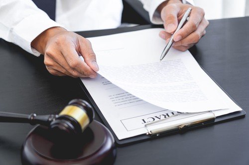 Nulitatea absolută: Când un act juridic este anulat și ce implică Un act juridic poate fi declarat nul absolut atunci când încalcă normele care protejează interesul public, ordinea de drept sau regulile fundamentale ale societății