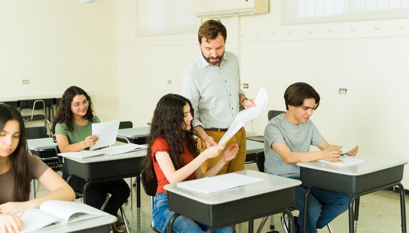 Simularea Evaluării Naționale: Rezultatele, Protecția Datelor și Pașii Următori Elevii de clasa a VIII-a au susținut simularea Evaluării Naționale, o etapă importantă în pregătirea pentru examenul final programat în vară