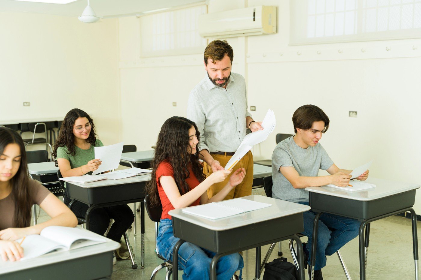 Simularea Evaluării Naționale: Rezultatele, Protecția Datelor și Pașii Următori Elevii de clasa a VIII-a au susținut simularea Evaluării Naționale, o etapă importantă în pregătirea pentru examenul final programat în vară