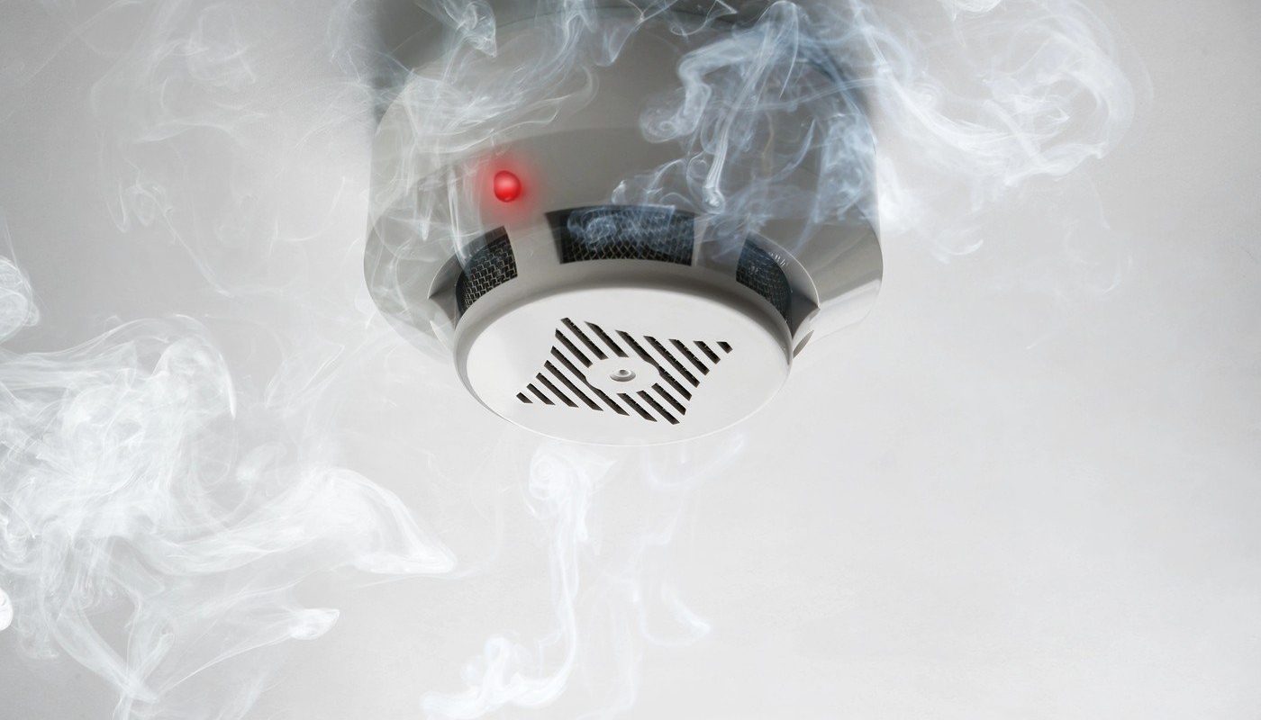 Noi reglementări impun instalarea detectoarelor de incendiu în apartamentele noi Noi reglementări legislative obligă dezvoltatorii imobiliari să instaleze detectoare de incendiu în toate apartamentele construite recent