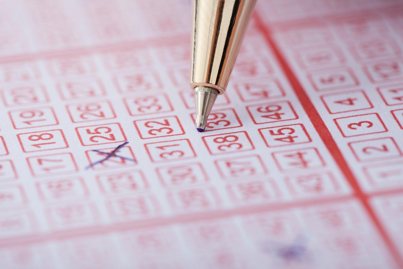 Un jucător de Loto 6/49 a câștigat peste 4,5 milioane de euro, după ce a ales aceeași combinație de numere timp de peste un deceniu