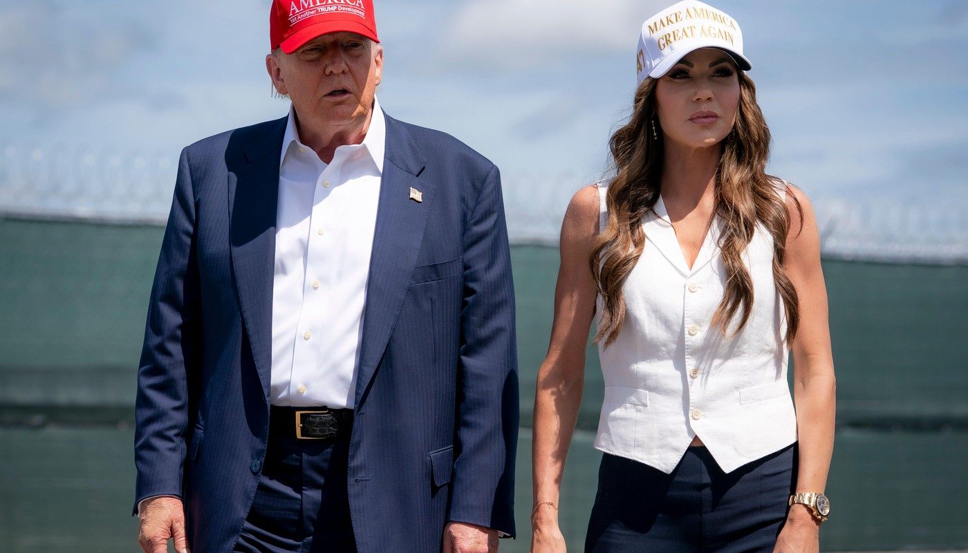 Kristi Noem, o figură marcantă în administrația Trump, demisionează de la Departamentul pentru Securitate Internă Kristi Noem, o figură influentă în cadrul administrației fostului președinte american Donald Trump și un susținător fervent al politicilor MAGA, a părăsit postul din Departamentul pentru Securitate Internă al Statelor Unite