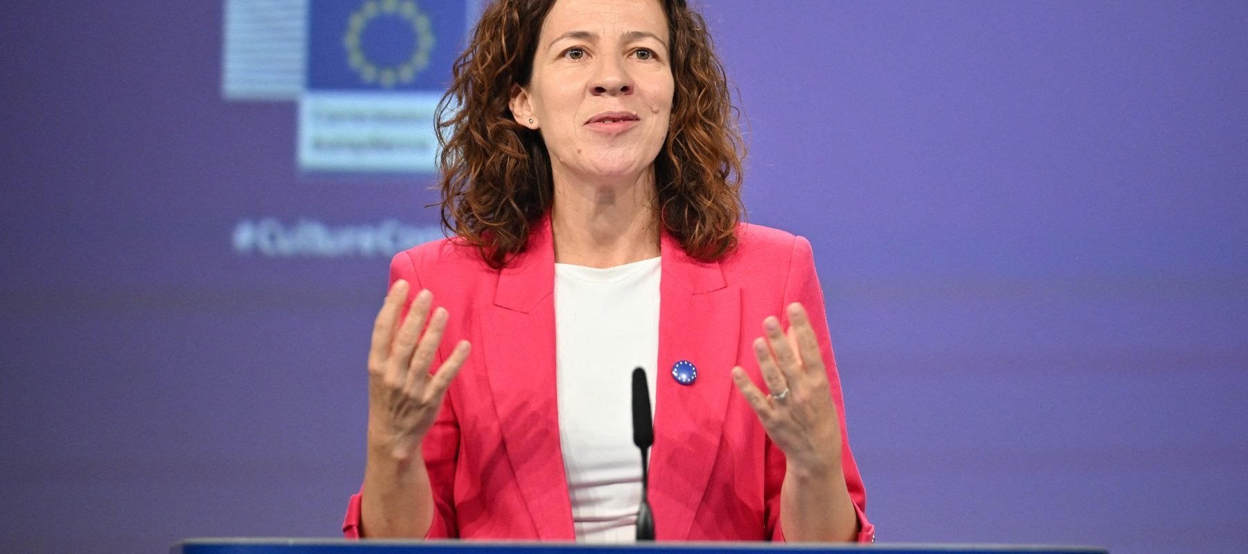 Inteligența artificială redefinește educația: Ghiduri europene pentru utilizarea responsabilă în școli Inteligența artificială (IA) transformă profund sistemele educaționale, iar profesorii trebuie să se adapteze rapid la aceste schimbări