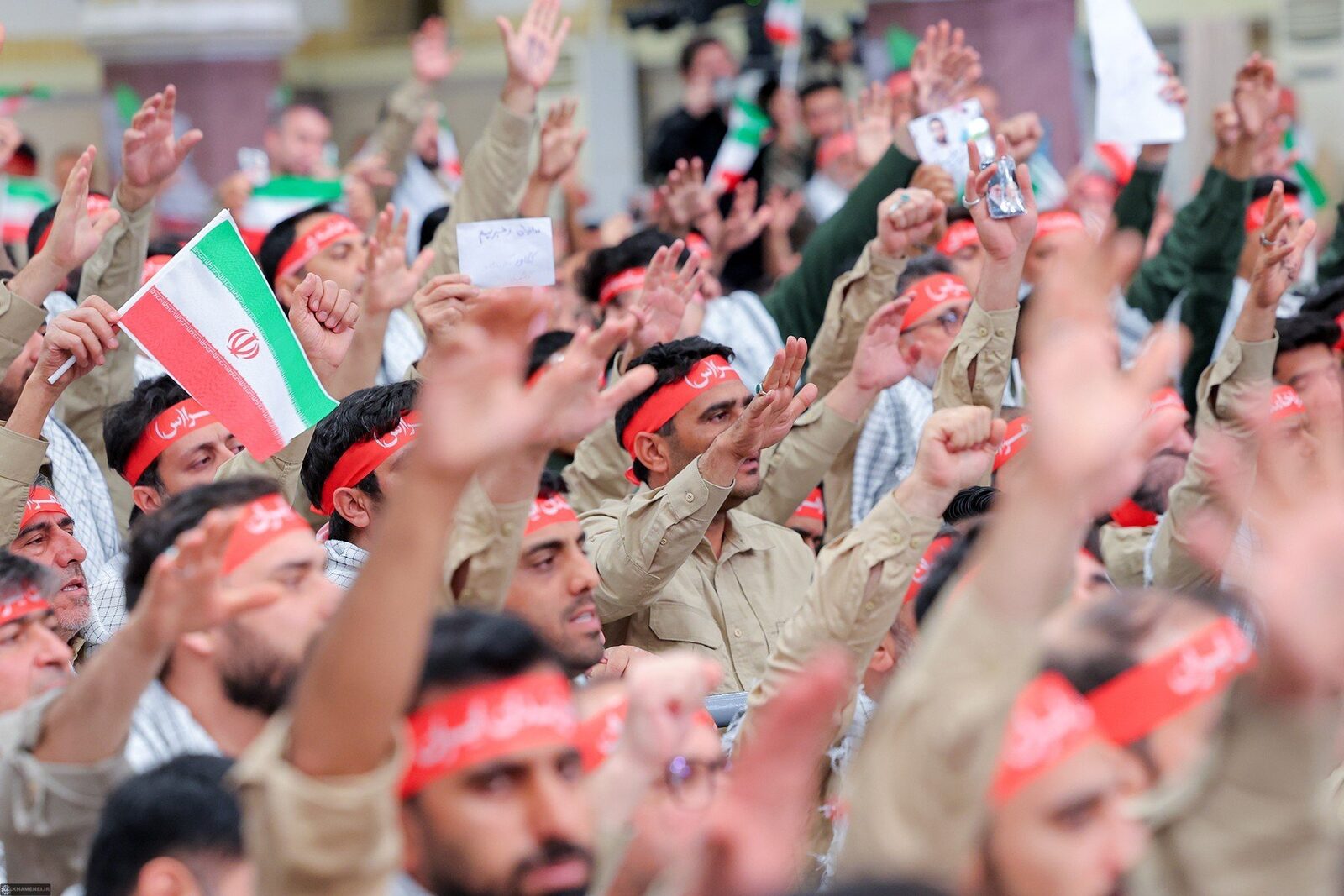 Basij, miliția cu „misiune” pe străzile Iranului Basij, componenta vizibilă și activă a Gardienilor Revoluției din Iran, funcționează ca o poliție cu atribuții interne