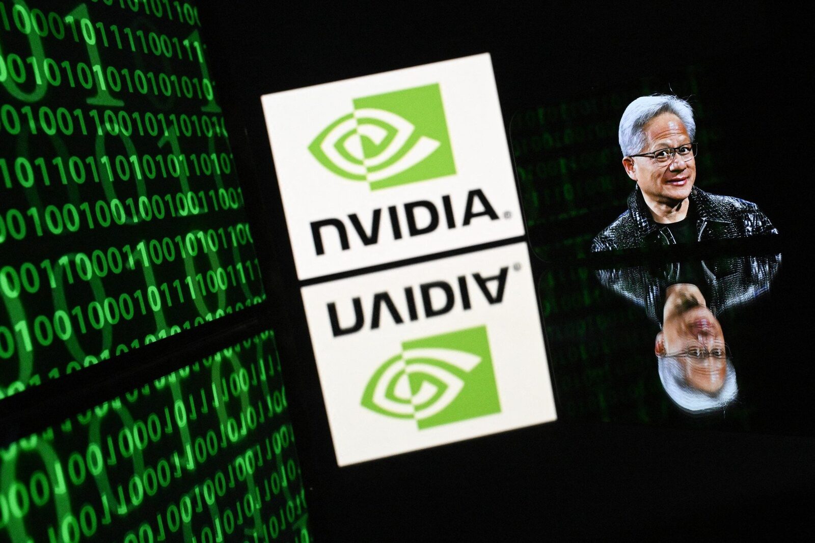 Nvidia revendică atingerea pragului inteligenței artificiale generale, dar revizuiește ulterior afirmația Jensen Huang, directorul executiv al Nvidia, a generat un val de discuții în mediul tech, după ce a afirmat că firma sa a atins nivelul AGI (Artificial General Intelligence) – Inteligența Artificială Generală