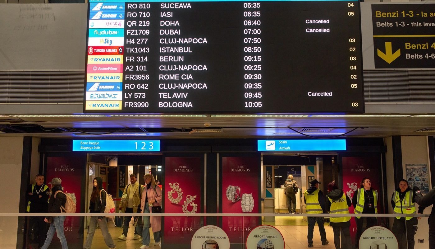 Zboruri anulate între România și Orientul Mijlociu din cauza tensiunilor regionale Mai multe companii aeriene au suspendat temporar zborurile cu plecare sau sosire în România, ca urmare a escaladării tensiunilor din Orientul Mijlociu