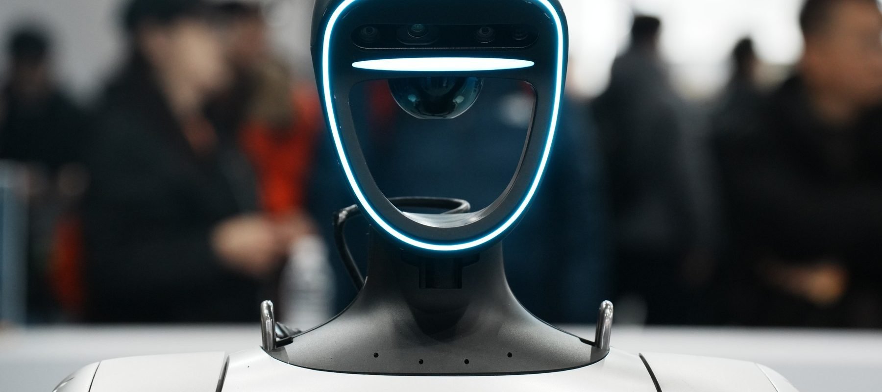 Un robot dansator a provocat panică într-un restaurant chinezesc din California, distrugând farfurii și împrăștiind bețișoare pentru mâncat, în loc să efectueze mișcările programate