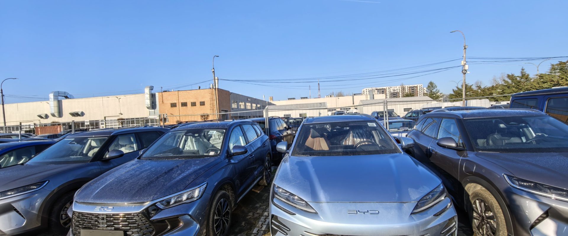 Războiul prețurilor lovește profiturile producătorului chinez BYD Profitul net al companiei chineze BYD, un gigant al industriei auto, a suferit o scădere semnificativă, de aproape 20%, ajungând la aproximativ 32,6 miliarde de yuani