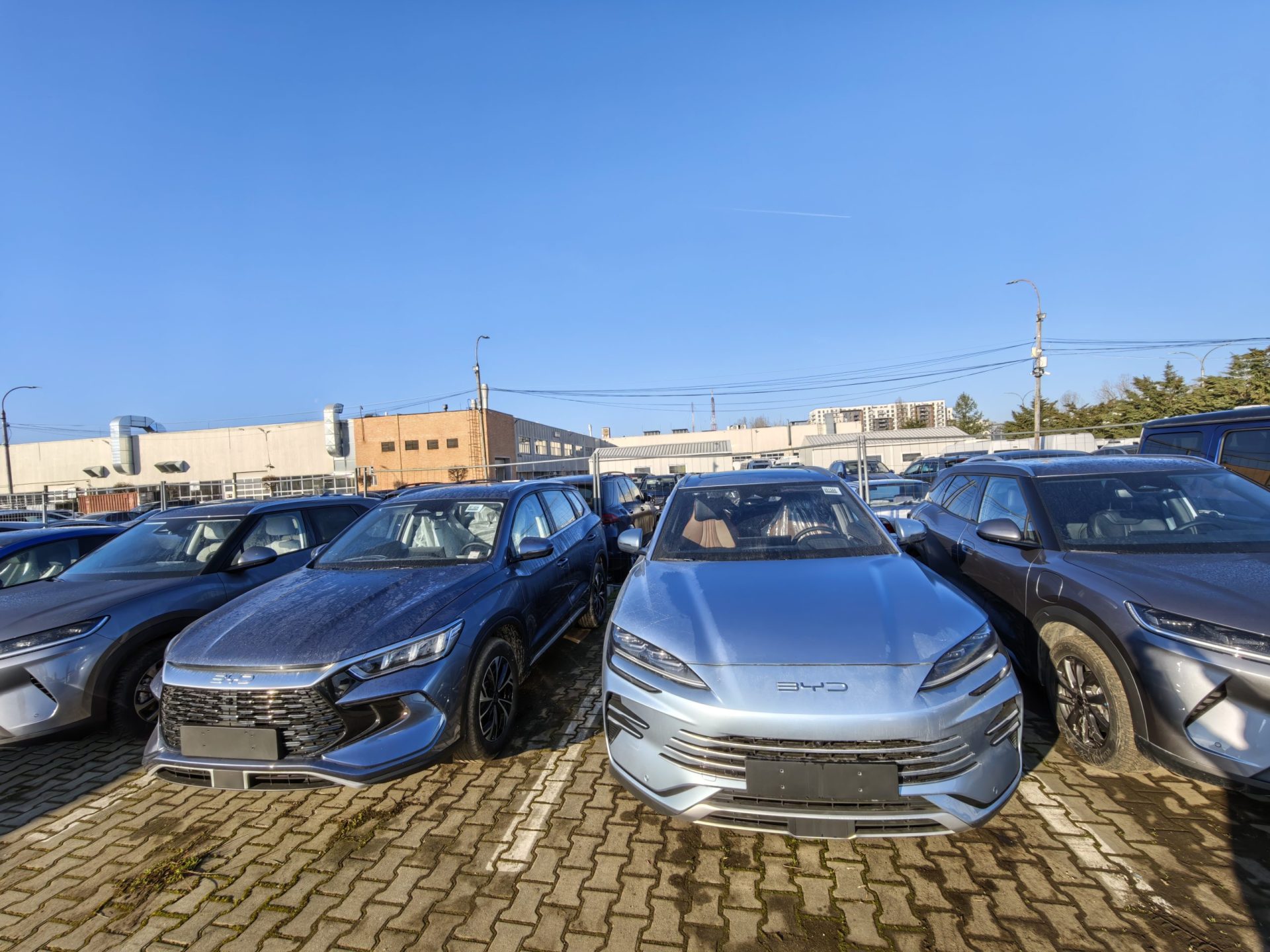 Războiul prețurilor lovește profiturile producătorului chinez BYD Profitul net al companiei chineze BYD, un gigant al industriei auto, a suferit o scădere semnificativă, de aproape 20%, ajungând la aproximativ 32,6 miliarde de yuani