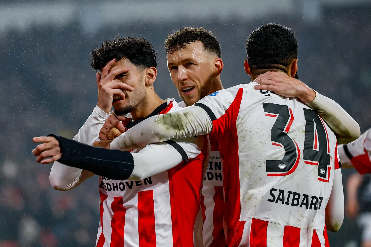 Thumbnail for article: PSV verzuimt het seizoen van een écht speciale gloed te voorzien