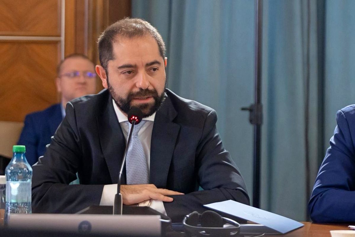 Priorități pentru creșterea economică: Educația, printre domeniile cheie, conform consilierului prezidențial Consilierul prezidențial Radu Burnete a subliniat importanța investițiilor strategice pentru a stimula creșterea economică a României