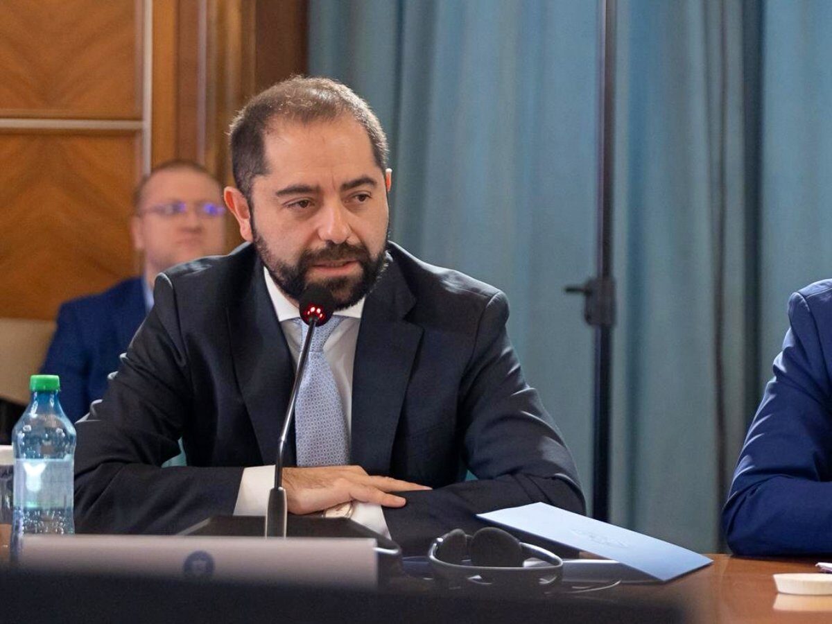 Priorități pentru creșterea economică: Educația, printre domeniile cheie, conform consilierului prezidențial Consilierul prezidențial Radu Burnete a subliniat importanța investițiilor strategice pentru a stimula creșterea economică a României