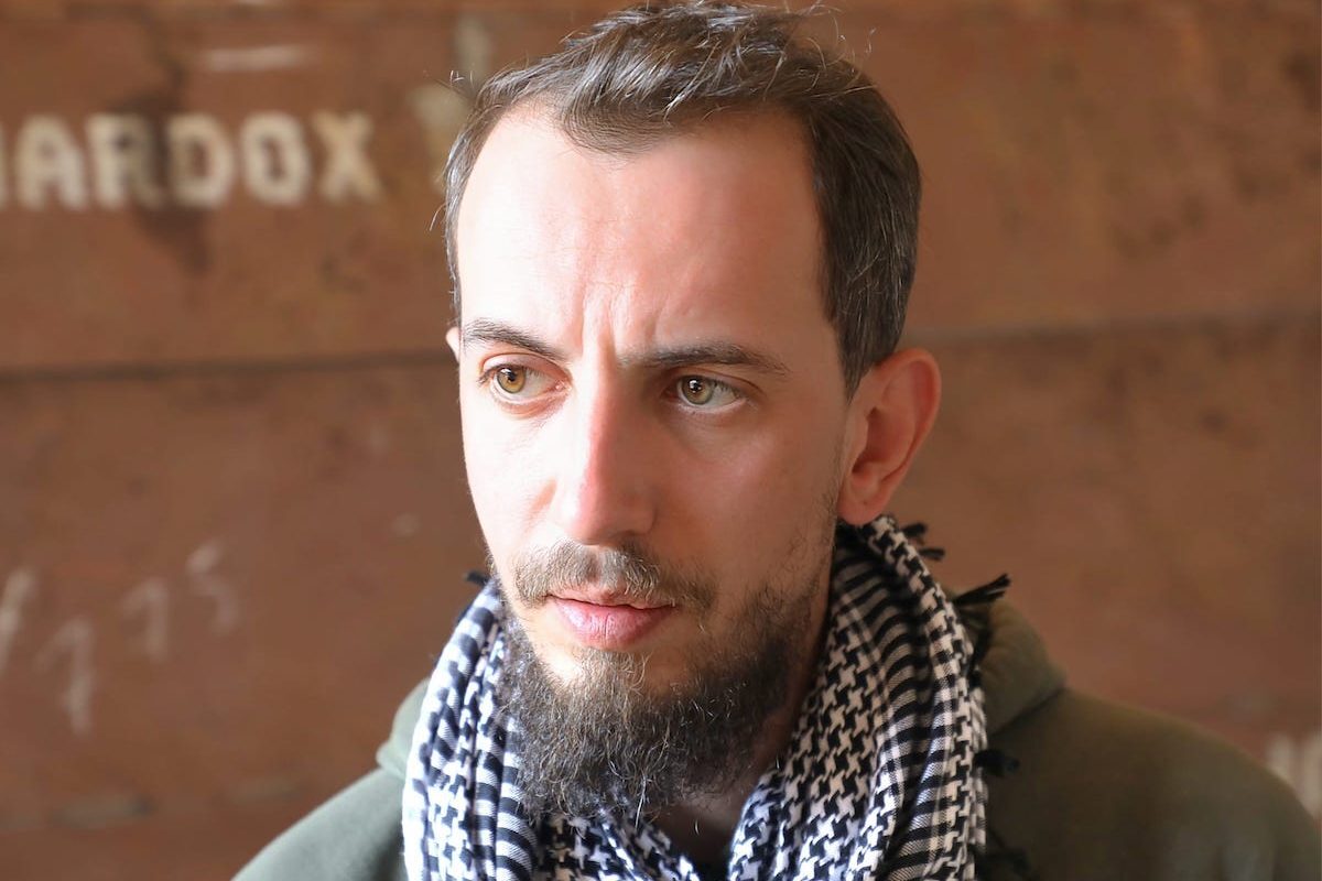 Radu Hossu câștigă procesul cu Realitatea Plus și România TV Radu Hossu, corespondent de război în Ucraina și activist civic, a obținut o victorie importantă în instanță
