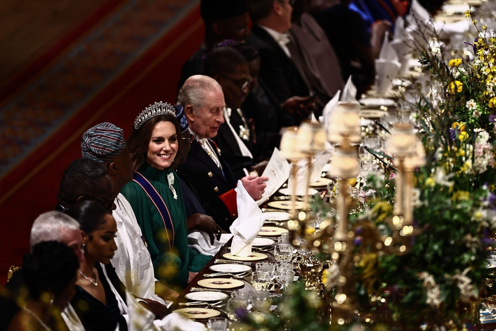 Vizita istorică a președintelui nigerian în Regatul Unit: Regele Charles și Kate Middleton, în centrul atenției Prima vizită oficială a unui președinte nigerian în Regatul Unit, după o pauză de 36 de ani, a marcat un moment important în relațiile diplomatice dintre cele două țări