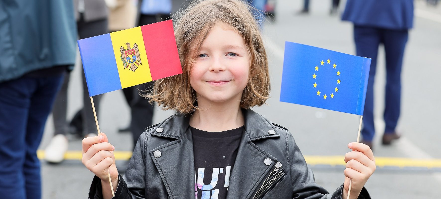UE pregătește fonduri suplimentare pentru statele candidate în perspectiva extinderii Parlamentul European a propus o clauză obligatorie de revizuire a bugetului Uniunii Europene, menită să asigure fonduri pentru agricultură și politica de coeziune, în cazul unei extinderi a blocului comunitar în perioada 2028-2034