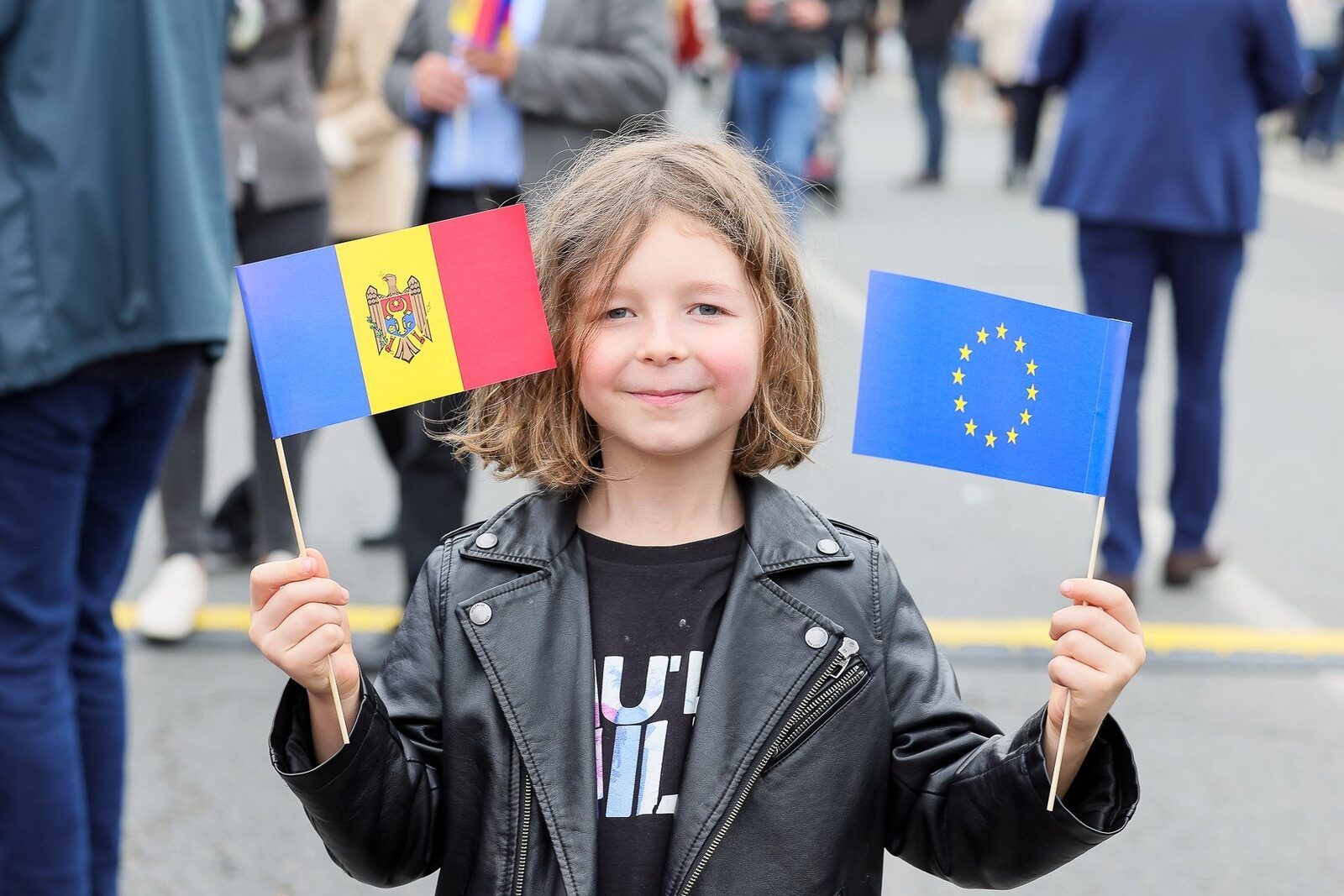 UE pregătește fonduri suplimentare pentru statele candidate în perspectiva extinderii Parlamentul European a propus o clauză obligatorie de revizuire a bugetului Uniunii Europene, menită să asigure fonduri pentru agricultură și politica de coeziune, în cazul unei extinderi a blocului comunitar în perioada 2028-2034
