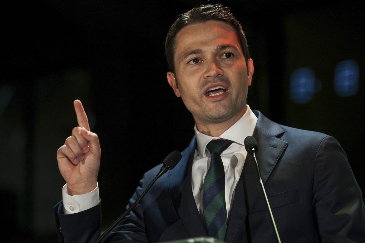PNL pregătește răspunsul la abordarea PSD privind bugetul pe 2026 Conducerea Partidului Național Liberal (PNL) se va reuni luni, la ora 13:00, pentru a stabili strategia de răspuns la propunerile Partidului Social Democrat (PSD) referitoare la bugetul pentru anul 2026