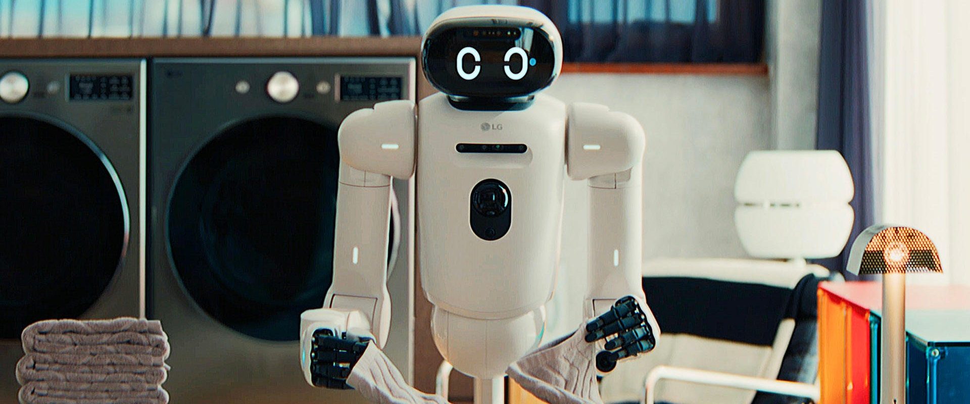 Roboții, față în față cu o provocare: împăturirea hainelor Împăturirea hainelor, o sarcină cotidiană pentru oameni, reprezintă o adevărată provocare pentru roboți