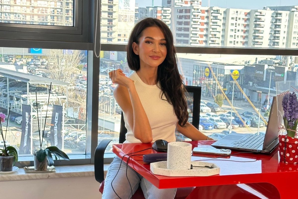 Ruxandra Luca anunță o revenire în forță, după o perioadă dificilă Actrița Ruxandra Luca a dat de înțeles că se pregătește să revină în lumina reflectoarelor, după o perioadă marcată de un scandal public