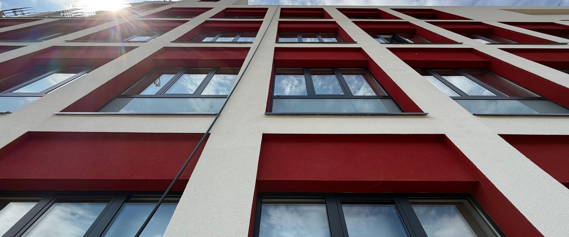 Sectorul 3: Peste 66 de milioane de lei suplimentari pentru modernizarea a trei școli Consiliul Local Sector 3 va dezbate în ședința din 25 martie 2026 actualizarea indicatorilor tehnico-economici pentru extinderea, consolidarea și modernizarea a trei școli gimnaziale