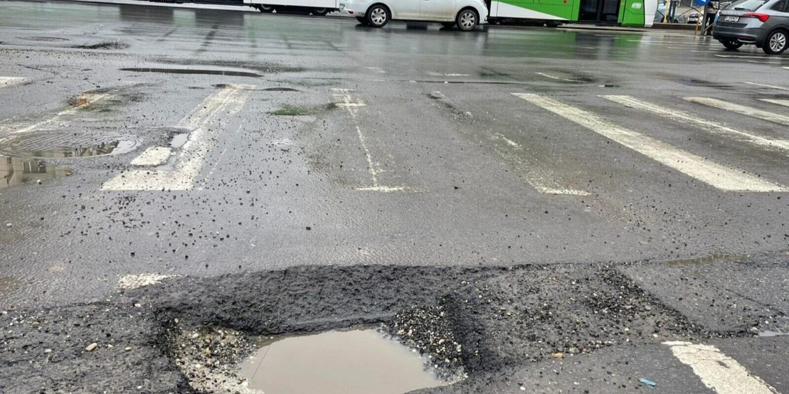 Primăria Sectorului 5 continuă reparațiile pe străzi, după ce a intervenit în Rahova Echipele de la Infrastructură S5, din cadrul Primăriei Sectorului 5, au început a doua etapă a programului anual de modernizare a străzilor