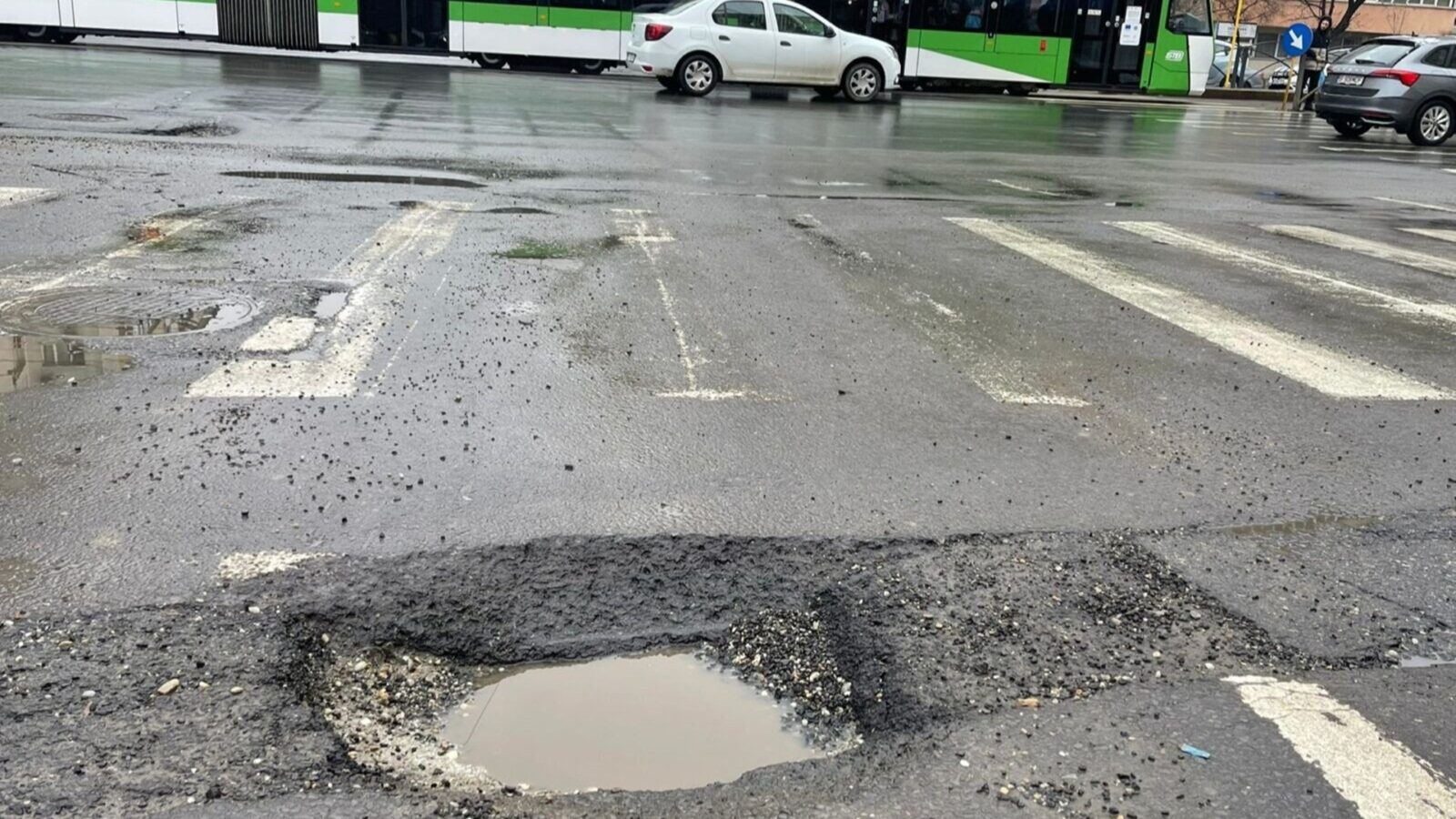 Primăria Sectorului 5 continuă reparațiile pe străzi, după ce a intervenit în Rahova Echipele de la Infrastructură S5, din cadrul Primăriei Sectorului 5, au început a doua etapă a programului anual de modernizare a străzilor