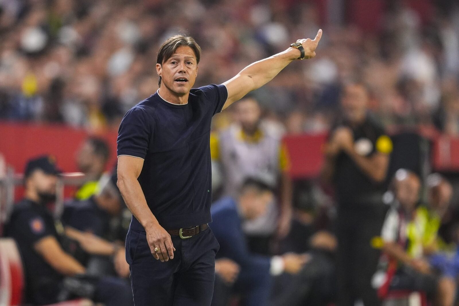 Almeyda, demis de la Sevilla: Un nou antrenor, aceleași probleme defensive FC Sevilla a decis să se despartă de antrenorul argentinian Almeyda după doar 265 de zile pe banca tehnică
