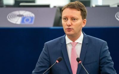 Mureșan (PNL): România plătește 60 de miliarde de lei dobânzi, o parte din vina fiind a PSD Deputatul european Siegfried Mureșan, din partea PNL, atrage atenția asupra sumei semnificative pe care România o alocă în acest an pentru plata dobânzilor aferente împrumuturilor contractate de guvernele anterioare