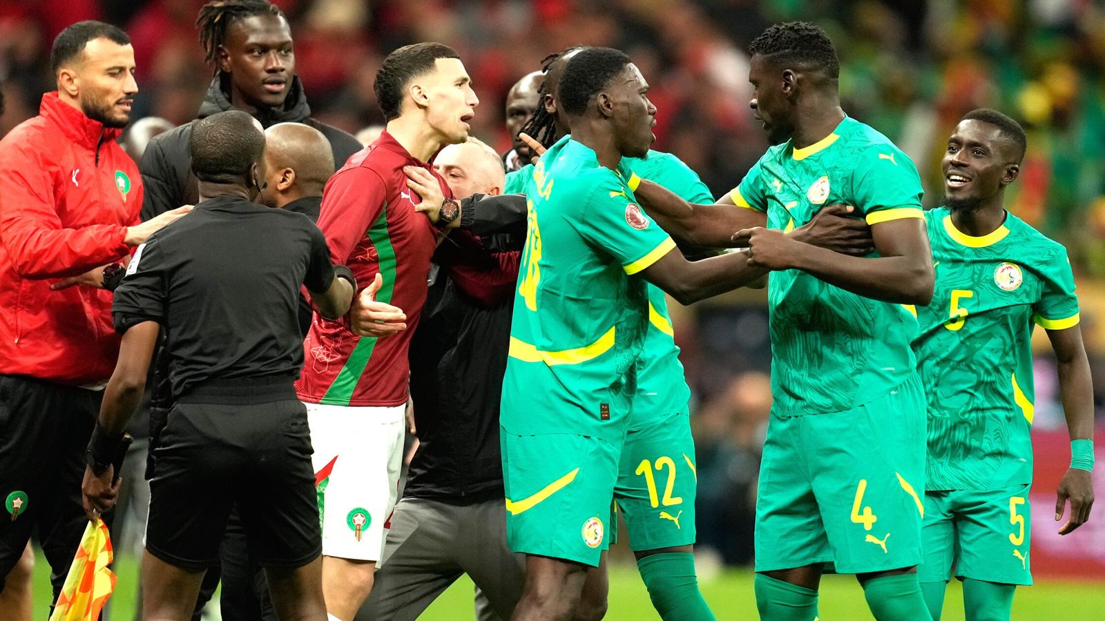 Marocul, campioana Africii la Cupa Națiunilor – Senegalul, deposedată de titlu după o decizie controversată Confederația Africană de Fotbal (CAF) a luat o decizie surprinzătoare, care răstoarnă rezultatul finalei Cupei Africii pe Națiuni (CAN), disputată în urmă cu două luni