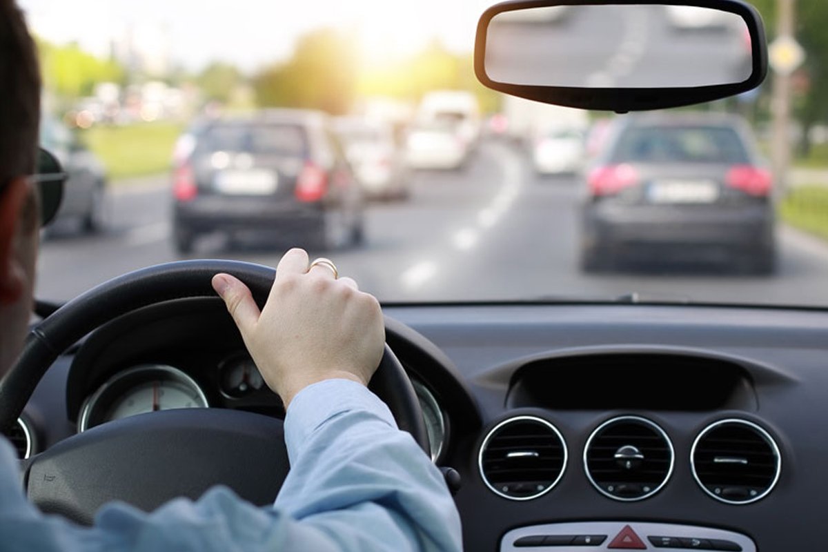 Cum să economisești combustibil la volan: Sfaturi practice pentru șoferi Economisirea de combustibil este un subiect tot mai important pentru șoferi, având în vedere costurile în creștere ale carburanților