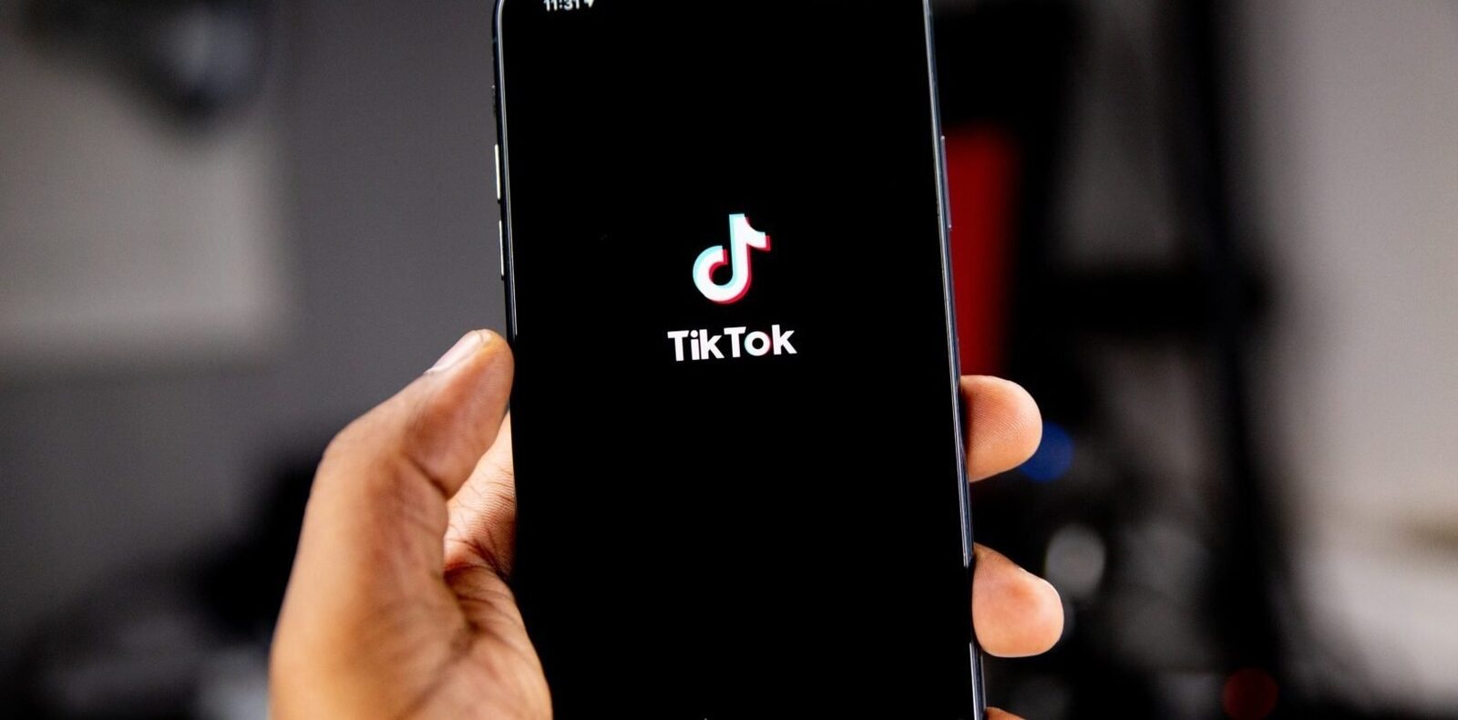 Curtea Constituțională albaneză anulează interdicția TikTok, considerată o încălcare a libertății de exprimare Curtea Constituțională din Albania a decis miercuri că suspendarea platformei TikTok, impusă de guvern pentru mai multe luni, a constituit o „încălcare a libertății de exprimare și a libertății presei”