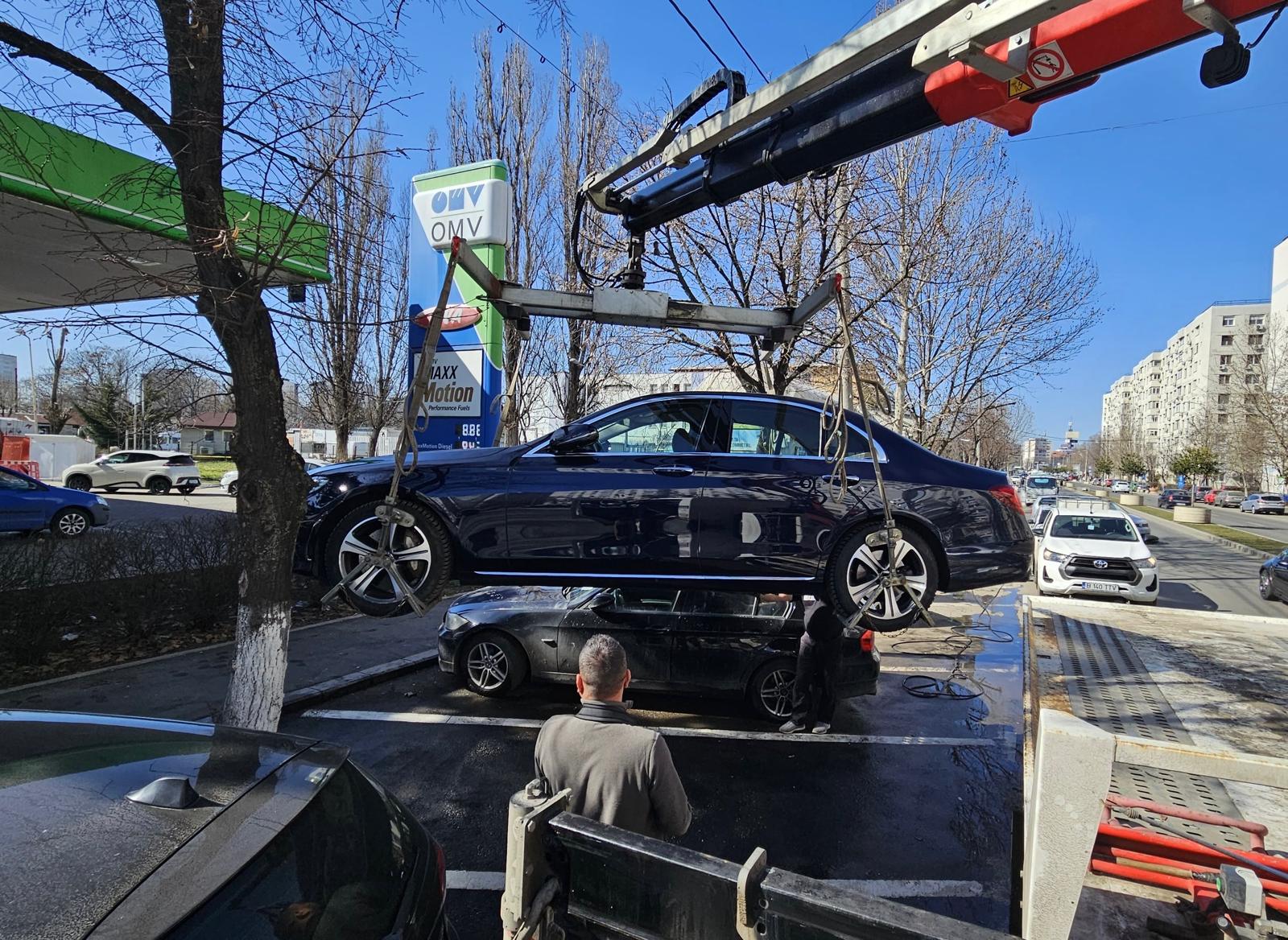 Sectorul 4: Ridicări de mașini pentru curățarea rigolelor și licitație pentru un nou serviciu Primăria Sectorului 4 va demara acțiuni de ridicare a autoturismelor parcate neregulamentar pentru a facilita curățarea și decolmatarea rigolelor