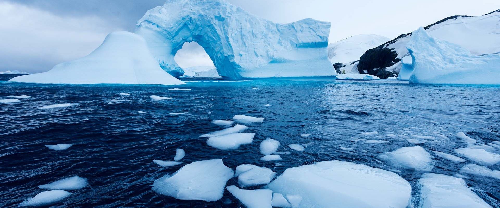 O “capsulă a timpului” din Alaska dezvăluie secretele trecutului climatic și avertizează asupra viitorului O echipă de cercetători a descoperit în Alaska o gheață antică, cu potențialul de a oferi informații valoroase despre schimbările climatice din trecutul îndepărtat