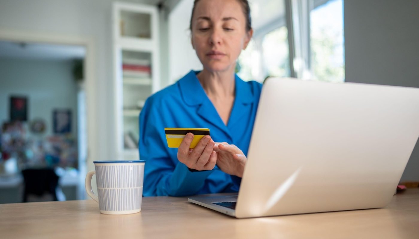 Dnsc avertizează: Atenție la înșelătorii online!