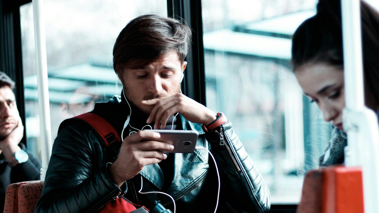 Câștiguri online: Aplicațiile care îți pot rotunji veniturile Un telefon mobil și o conexiune la internet sunt suficiente pentru a începe să câștigi bani online
