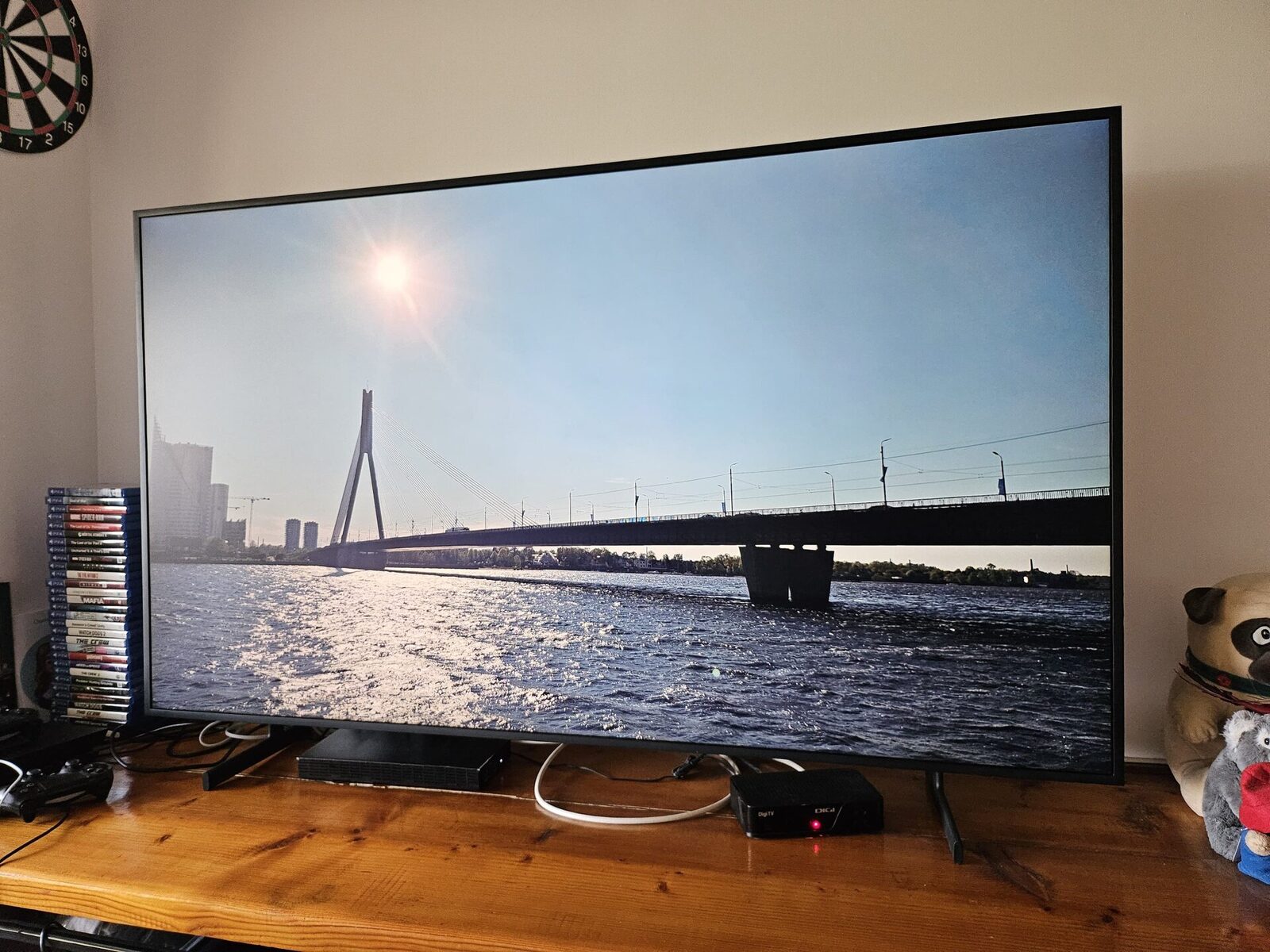 Samsung, obligată să schimbe politica de confidențialitate pentru televizoarele smart în urma unui acord cu procurorul general din Texas Samsung a acceptat să modifice modul în care colectează datele de la utilizatorii de televizoare inteligente în Texas, în urma unei înțelegeri cu procurorul general al statului