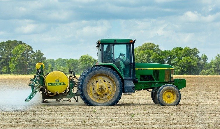 Creșterea prețurilor la combustibili afectează fermierii români în plină campanie de primăvară Fermierii români se confruntă cu o lovitură dură odată cu scumpirea carburanților, cauzată de creșterea prețurilor la nivel global, pe fondul tensiunilor din Orientul Mijlociu